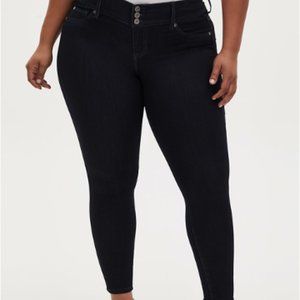 *NWOT* SUPER STRETCH DARK WASH JEGGINGS